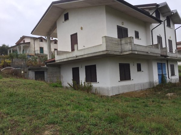 casa indipendente in vendita a Campobasso in zona Colle dell'Orso