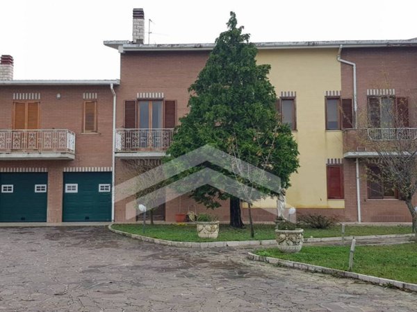 casa indipendente in vendita a Campobasso in zona Colle delle Api