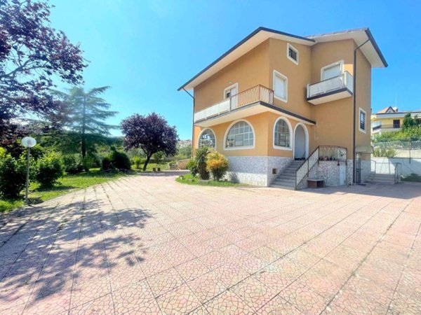 casa indipendente in vendita a Campobasso in zona Colle dell'Orso