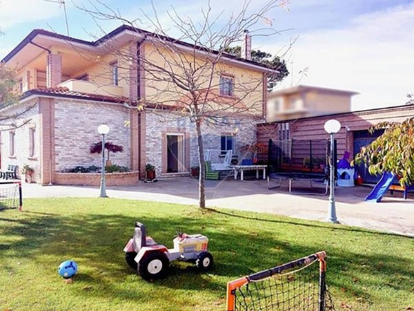 casa indipendente in vendita a Campobasso in zona Centro Città