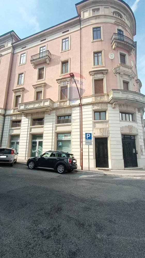 locale commerciale in vendita a Campobasso in zona Centro Città