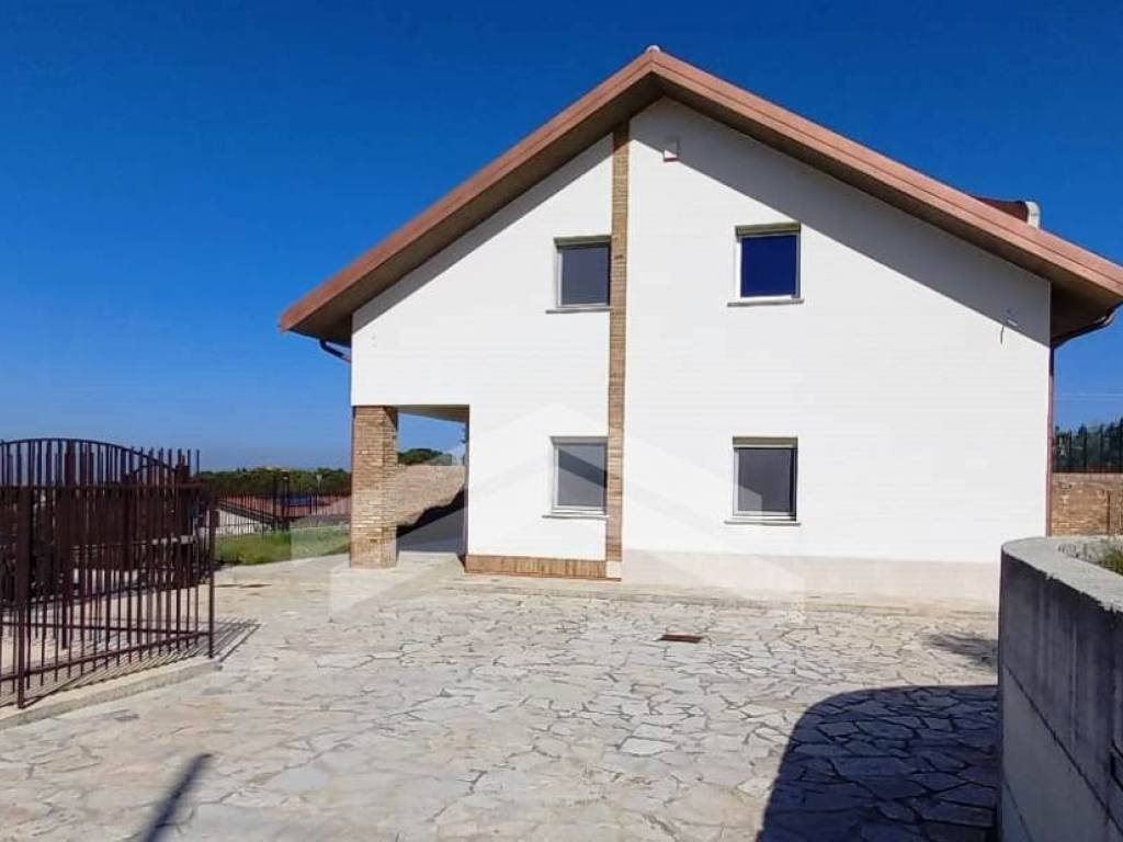 casa indipendente in vendita a Campobasso in zona Centro Città