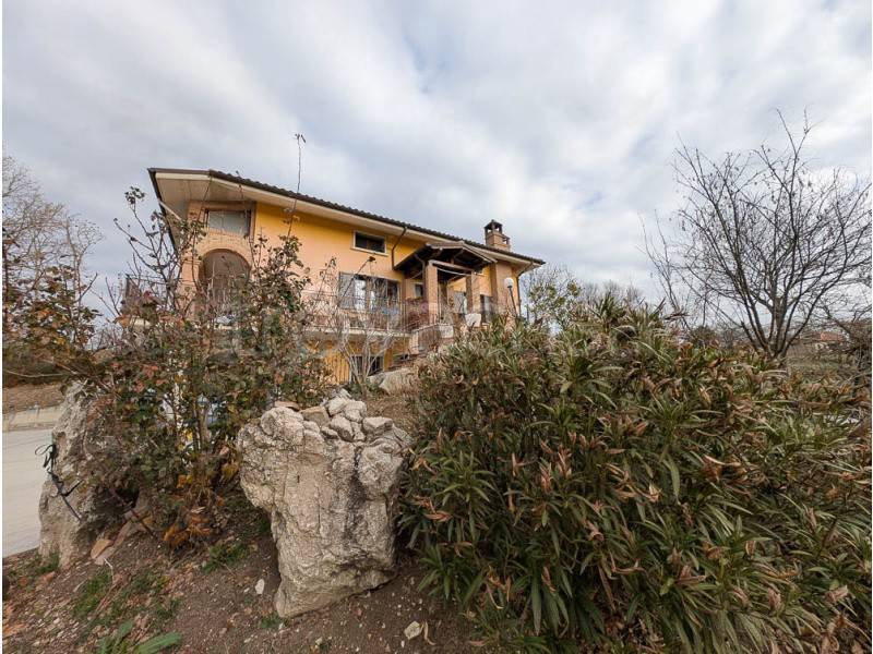 casa indipendente in vendita a Campobasso in zona Centro Città