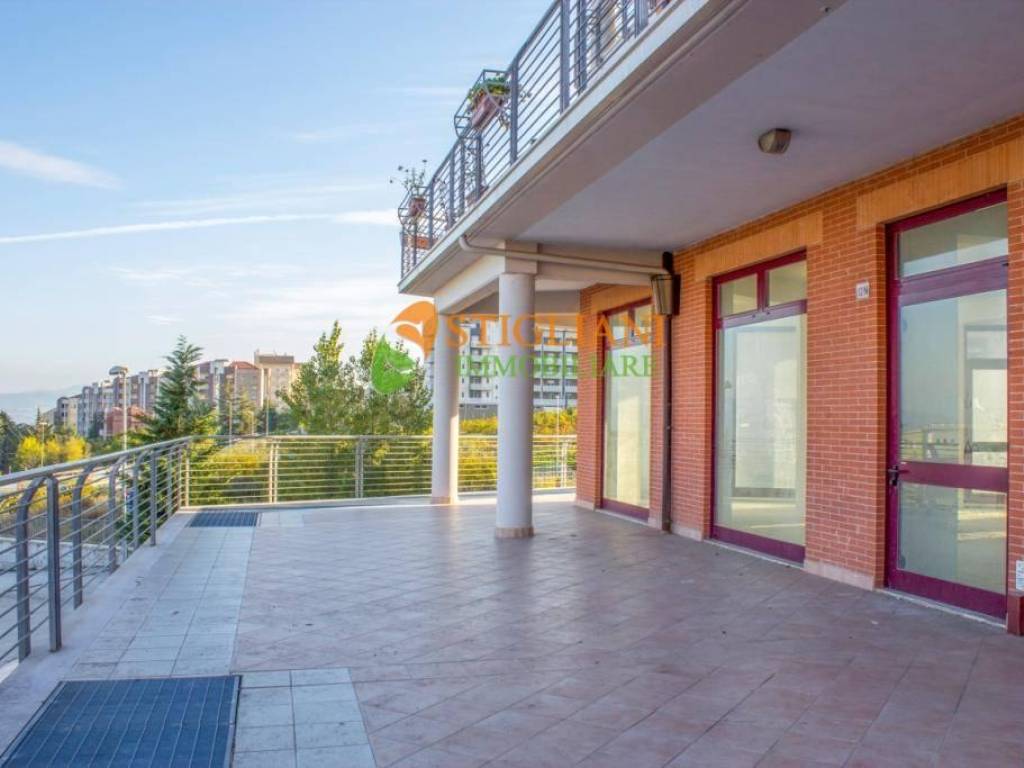 negozio in vendita a Campobasso in zona Vazzieri