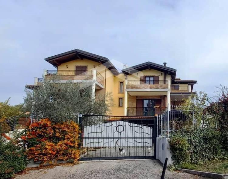 casa indipendente in vendita a Campobasso in zona Coste di Oratino