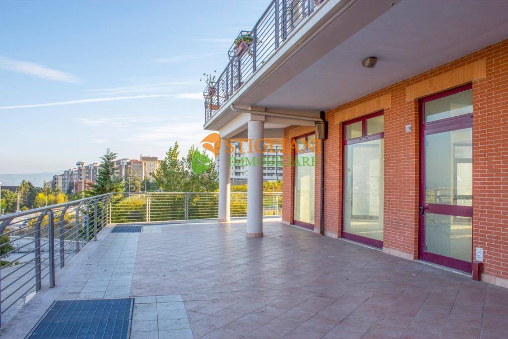 locale commerciale in vendita a Campobasso in zona Vazzieri