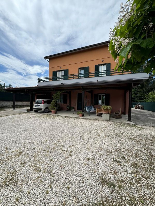 casa indipendente in vendita a Campobasso in zona Santa Maria de Foras