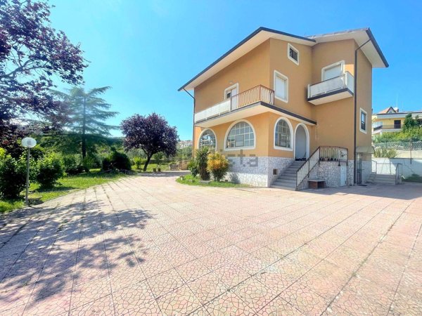 casa indipendente in vendita a Campobasso in zona Colle dell'Orso