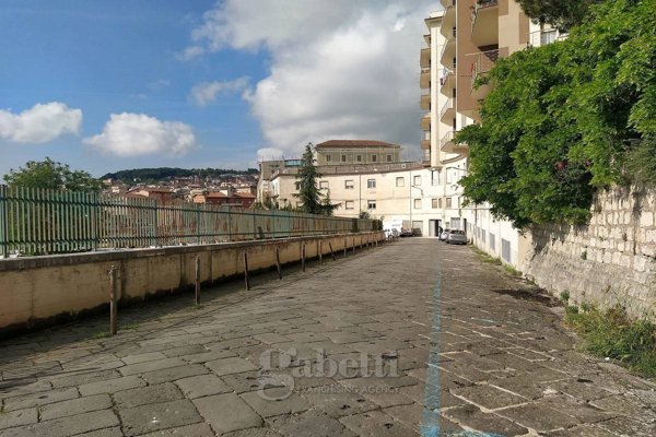locale di sgombero in vendita a Campobasso