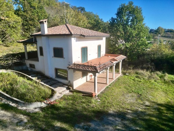 casa indipendente in vendita a Campobasso in zona Centro Città