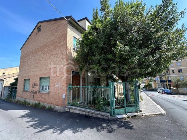 casa indipendente in vendita a Campobasso in zona Centro Città