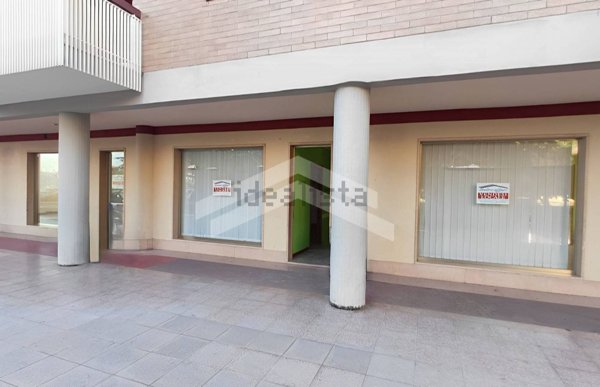 locale commerciale in vendita a Campobasso in zona Colle dell'Orso