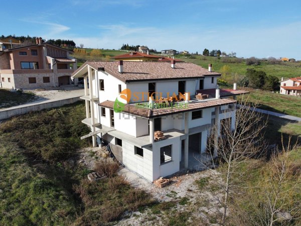 casa indipendente in vendita a Campobasso in zona Coste di Oratino