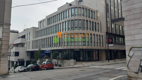 locale commerciale in vendita a Campobasso in zona Centro Città