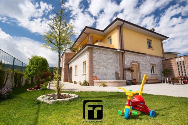casa indipendente in vendita a Campobasso in zona Centro Città