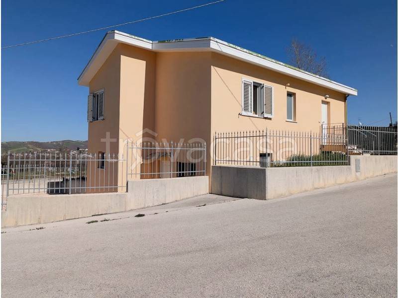 casa indipendente in vendita a Campobasso in zona Centro Città