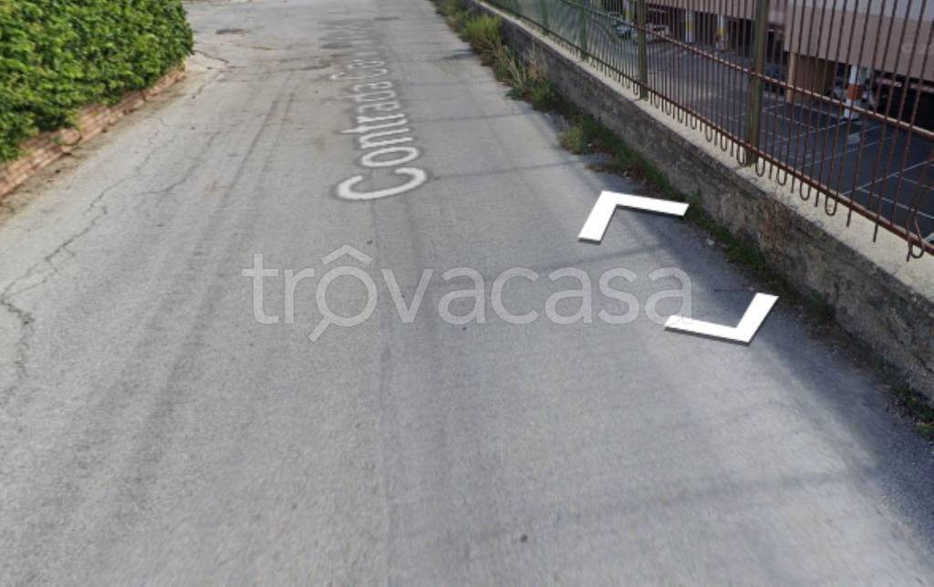 locale commerciale in vendita a Campobasso in zona Colle delle Api
