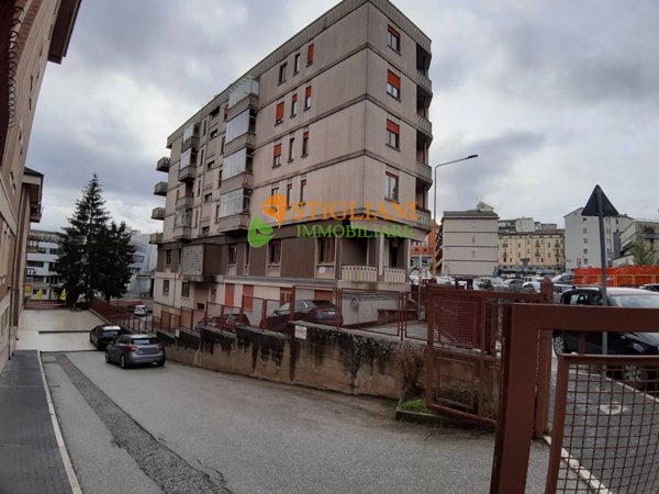 locale commerciale in vendita a Campobasso in zona Centro Città