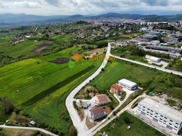capannone in vendita a Campobasso in zona Colle delle Api