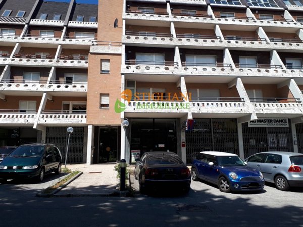 locale commerciale in vendita a Campobasso in zona Vazzieri