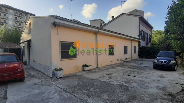 casa indipendente in vendita a Campobasso in zona Colle dell'Orso