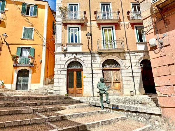 casa indipendente in vendita a Campobasso in zona Centro Città