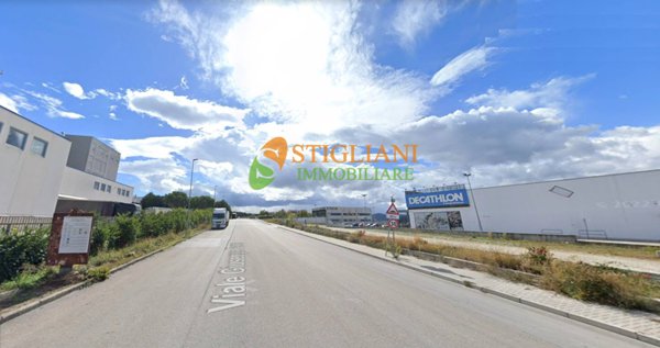 locale commerciale in vendita a Campobasso in zona Colle delle Api
