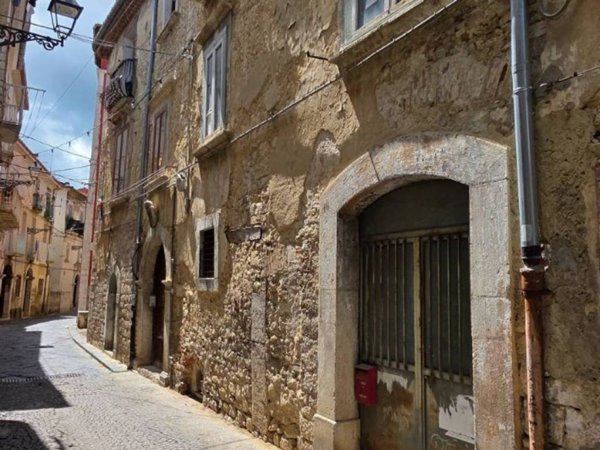 locale commerciale in vendita a Campobasso in zona Centro Città