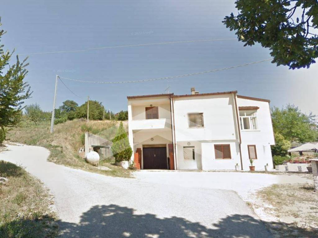 casa indipendente in vendita a Campobasso in zona Calvario