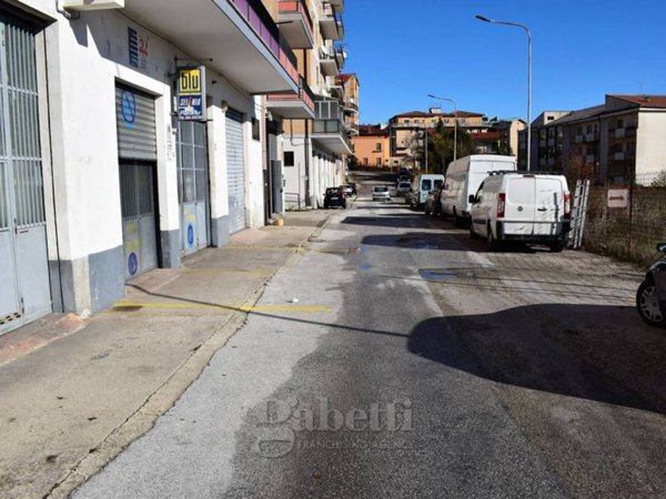 locale commerciale in vendita a Campobasso in zona Vazzieri