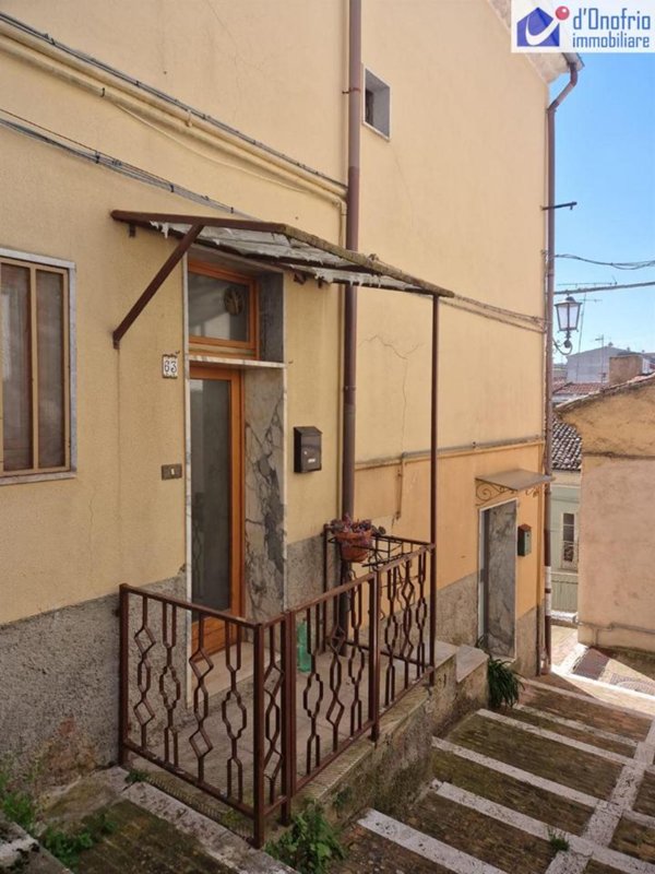 casa indipendente in vendita a Campobasso in zona Centro Città