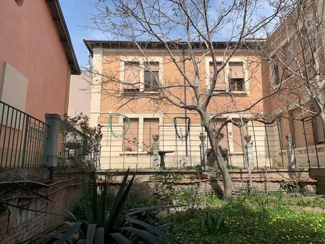 casa indipendente in vendita a Campobasso in zona Centro Città