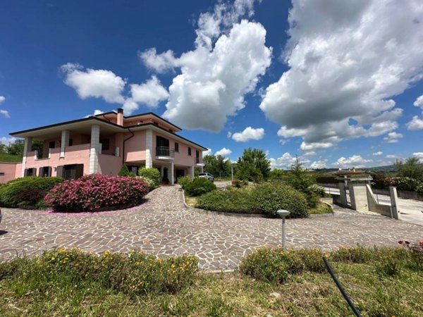 casa indipendente in vendita a Campobasso in zona Colle dell'Orso