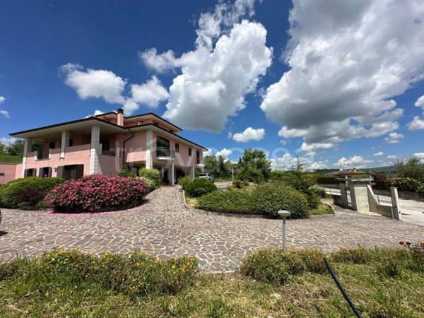 casa indipendente in vendita a Campobasso in zona Colle dell'Orso