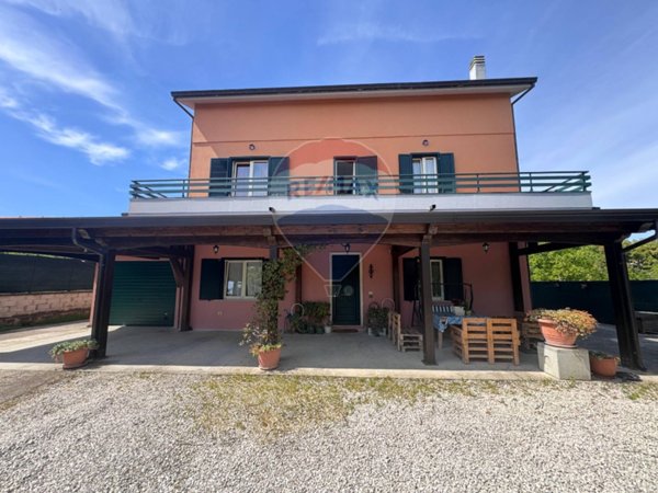 casa indipendente in vendita a Campobasso in zona Santa Maria de Foras