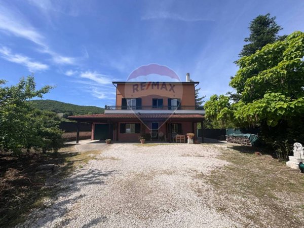 casa indipendente in vendita a Campobasso in zona Santa Maria de Foras