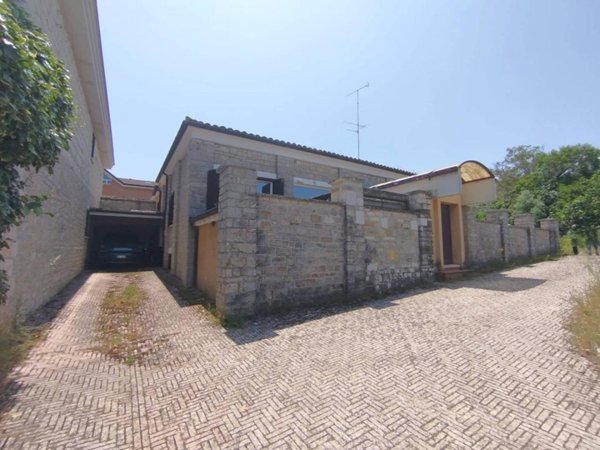 casa indipendente in vendita a Campobasso in zona Centro Città