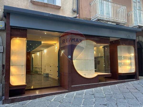locale commerciale in vendita a Campobasso in zona Centro Città
