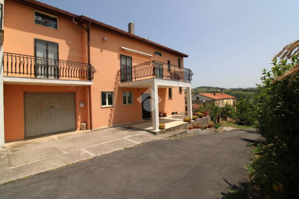 casa indipendente in vendita a Campobasso in zona Coste di Oratino