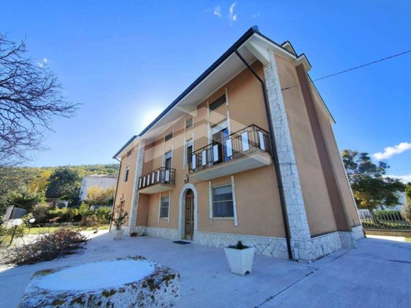 casa indipendente in vendita a Campobasso in zona Tappino