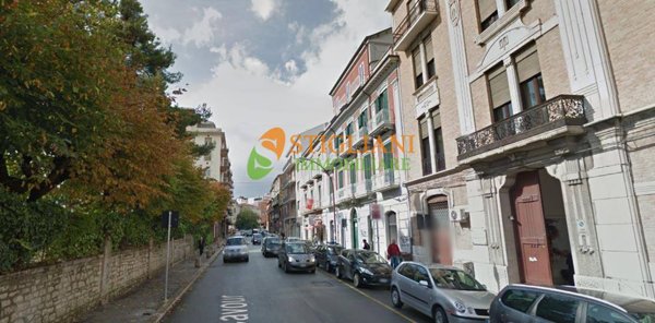 locale commerciale in vendita a Campobasso in zona Centro Città