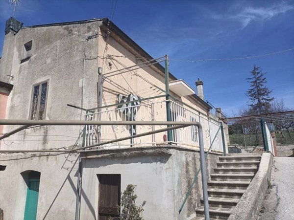casa indipendente in vendita a Campobasso in zona Centro Città