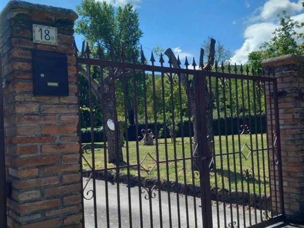 casa indipendente in vendita a Campobasso in zona Tappino