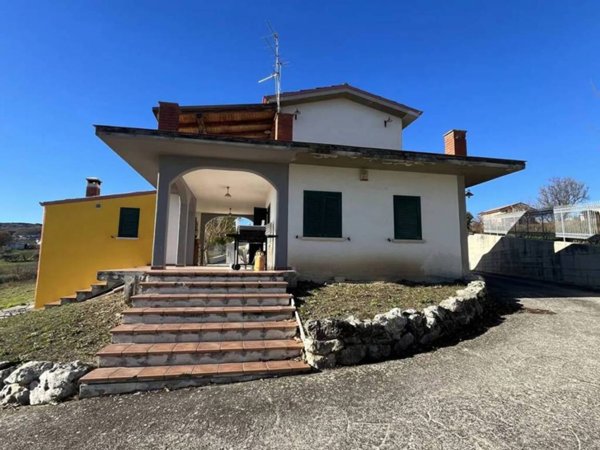 casa indipendente in vendita a Campobasso in zona Centro Città