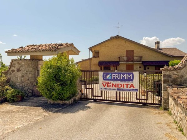 casa indipendente in vendita a Campobasso in zona Coste di Oratino