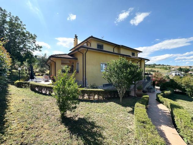 casa indipendente in vendita a Campobasso in zona Centro Città