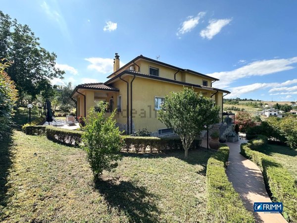 casa indipendente in vendita a Campobasso in zona Centro Città