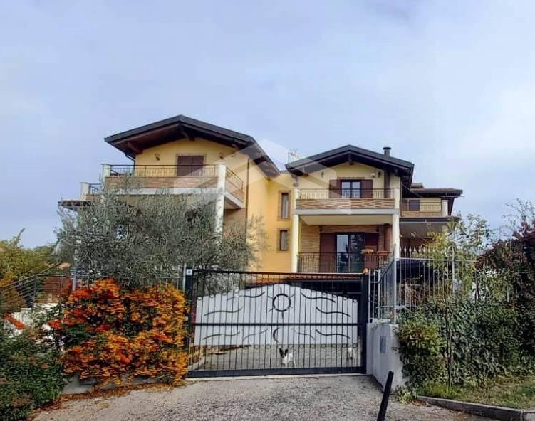casa indipendente in vendita a Campobasso in zona Coste di Oratino