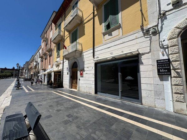 negozio in vendita a Campobasso in zona Centro Città