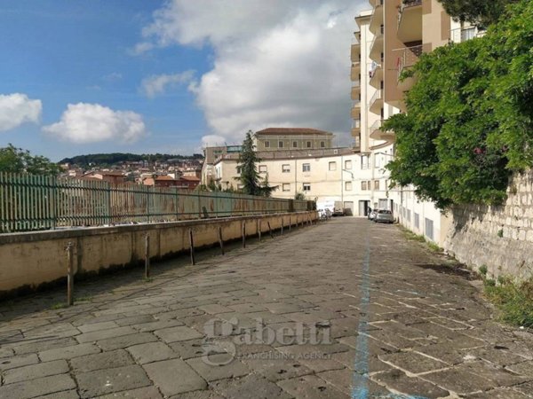 locale commerciale in vendita a Campobasso in zona Vazzieri